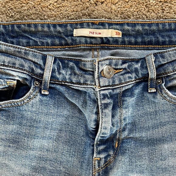 LEVI’S 712 SLIM JEANS - SIZE 33 - LIGHT WASH - NON-STRETCH DENIM - Picture 2 of 4